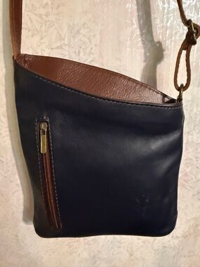 Vera Pelle Vintage Genuine Leather Made In Italy, Crossbody Bag. Navy And Brown